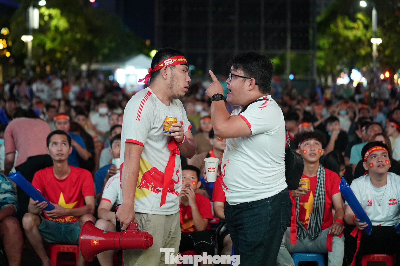 Cánh mày râu cũng tất bật cho kế hoạch hoạt náo, khuấy động...