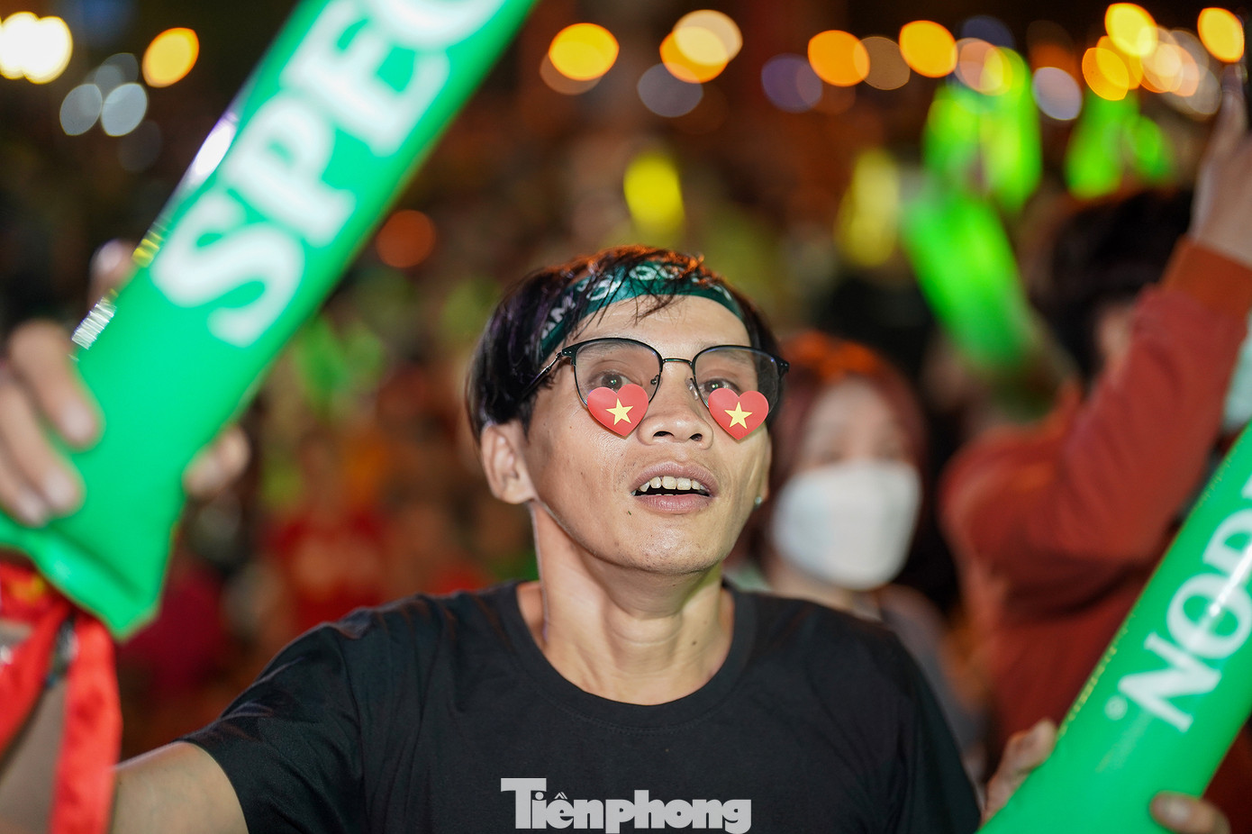 Tuy nhiên, bàn thua sớm giữa hiệp 1 như gáo nước lạnh dội vào người hâm mộ.