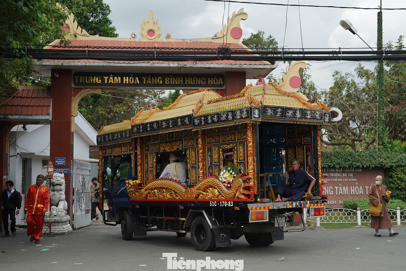 Đối với quy hoạch nghĩa trang Bình Hưng Hòa sau khi di dời, quận Bình Tân đã xin ý kiến lãnh đạo TPHCM không quy hoạch vào mục đích thương mại, nhà ở nữa mà dùng toàn bộ làm công viên cây xanh, công trình thể thao, quảng trường, trường học.