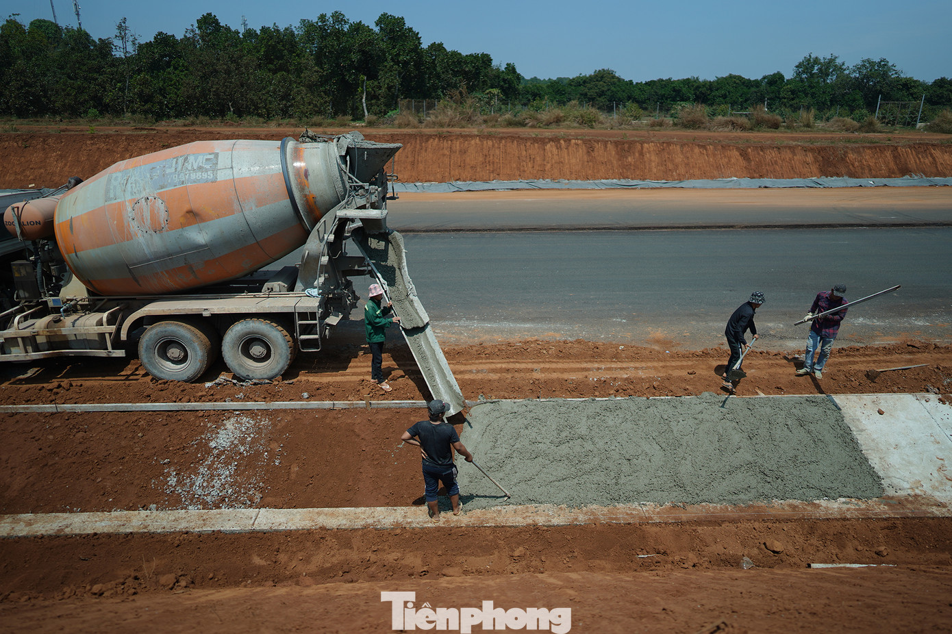 Đề đảm bảo hoàn thành bản giao đưa các dự án vào khai thác sử dụng trước ngày 30/4, Bộ Giao thông vận tải yêu cầu lãnh đạo các Ban Quản lý dự án trực tiếp có mặt tại hiện trường đến khi hoàn thành dự án để chỉ đạo điều hành công tác tổ chức thi công của các đơn vị, đảm bảo chất lượng, tiến độ hoàn thành và chịu trách nhiệm trước Bộ trưởng Bộ Giao thông vận tải về kết quả thực hiện.