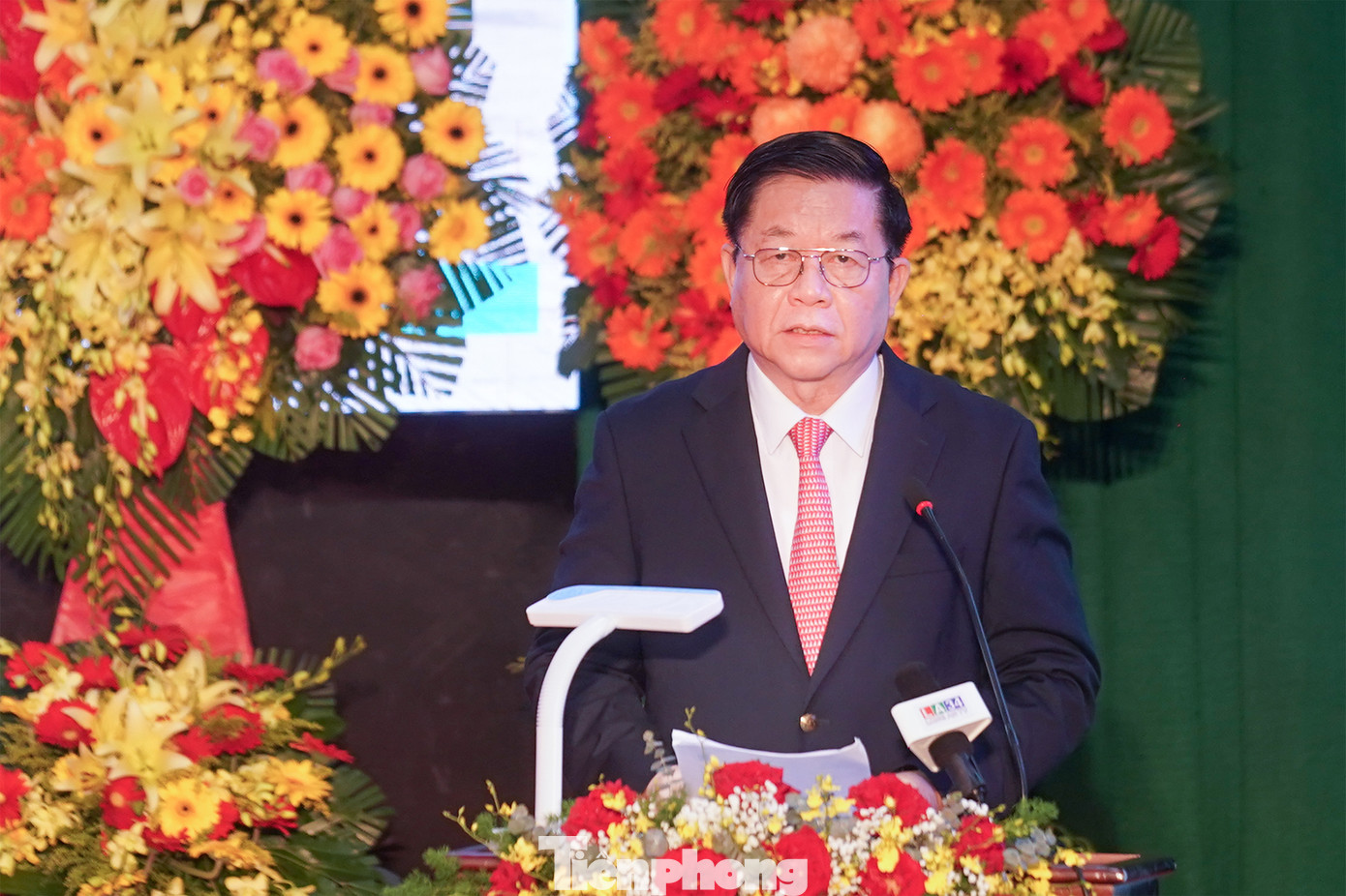 Ông Nguyễn Trọng Nghĩa - Trưởng ban Tuyên giáo Trung ương - cho biết: "Kỷ niệm 60 năm chiến thắng trận Hiệp Hòa và đón nhận Huân chương Hồ Chí Minh, chúng ta ghi nhớ công lao, sự nghiệp và tấm gương hy sinh của các anh hùng - liệt sĩ, của quân và dân Long An giàu truyền thống cách mạng, tiếp tục phát huy truyền thống “Trung dũng kiên cường, toàn dân đánh giặc”. Ông Nguyễn Trọng Nghĩa - Trưởng ban Tuyên giáo Trung ương - cho biết: "Kỷ niệm 60 năm chiến thắng trận Hiệp Hòa và đón nhận Huân chương Hồ Chí Minh, chúng ta ghi nhớ công lao, sự nghiệp và tấm gương hy sinh của các anh hùng - liệt sĩ, của quân và dân Long An giàu truyền thống cách mạng, tiếp tục phát huy truyền thống “Trung dũng kiên cường, toàn dân đánh giặc”.