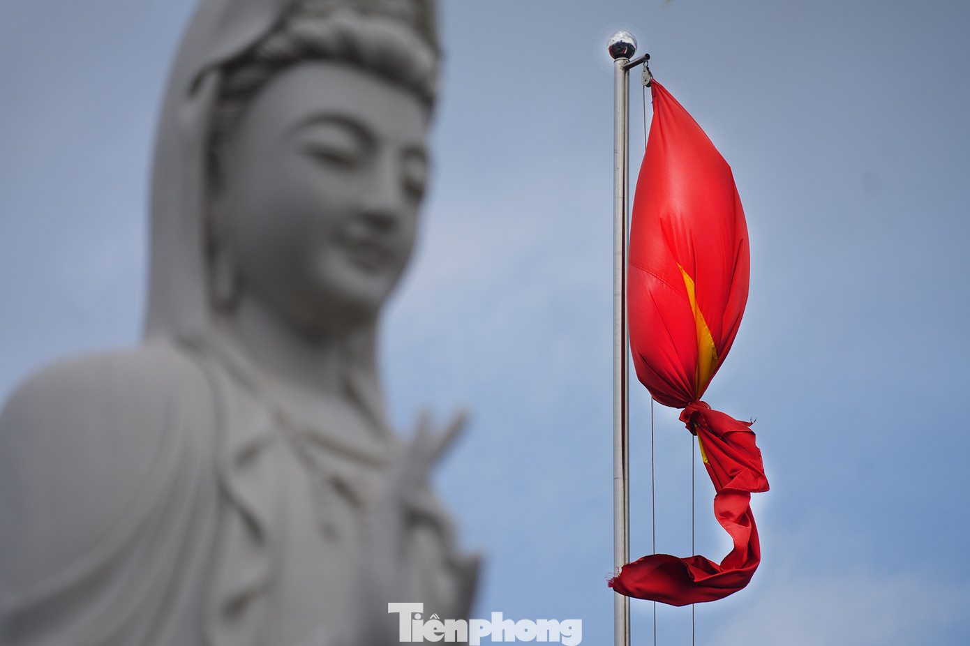 Các cơ sở tôn giáo treo cờ rủ, tiếc thương trước sự ra đi của Tổng Bí thư.