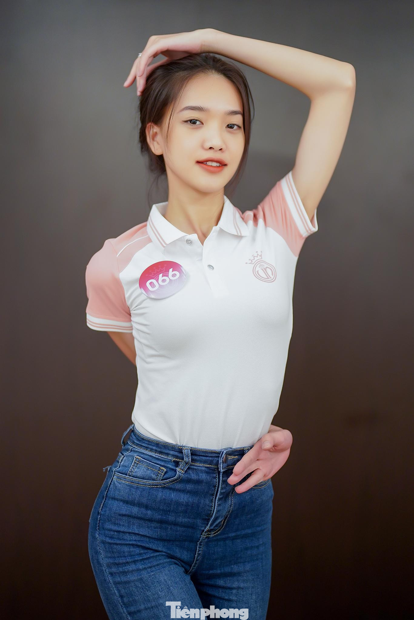 Phan Thị Sen là thí sinh bị nhận xét khá gầy so với cơ thể. Trong các cuộc phỏng vấn của Tiền Phong, cô gái đến từ Lâm Đồng cho biết ban giám khảo luôn khuyên cô tăng cân để cơ thể trông có sức sống hơn. Khi đo nhân trắc học lần hai, vòng eo của cô giảm từ 60 cm xuống còn 56 cm. "Tôi không ăn kiêng hay áp lực. Tôi nghĩ việc tập luyện khiến số đo của tôi thay đổi. Tôi không muốn giảm cân, chỉ giữ số đo này đến đêm chung kết", cô nói.