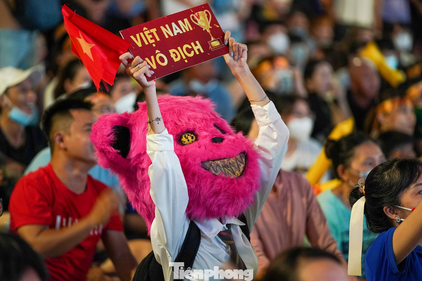 Nhiều cổ động viên tự tin trước màn trình diễn của U23 Việt Nam: "Không nói nhiều, Việt Nam nhất định vô địch". Nhiều cổ động viên tự tin trước màn trình diễn của U23 Việt Nam: "Không nói nhiều, Việt Nam nhất định vô địch".