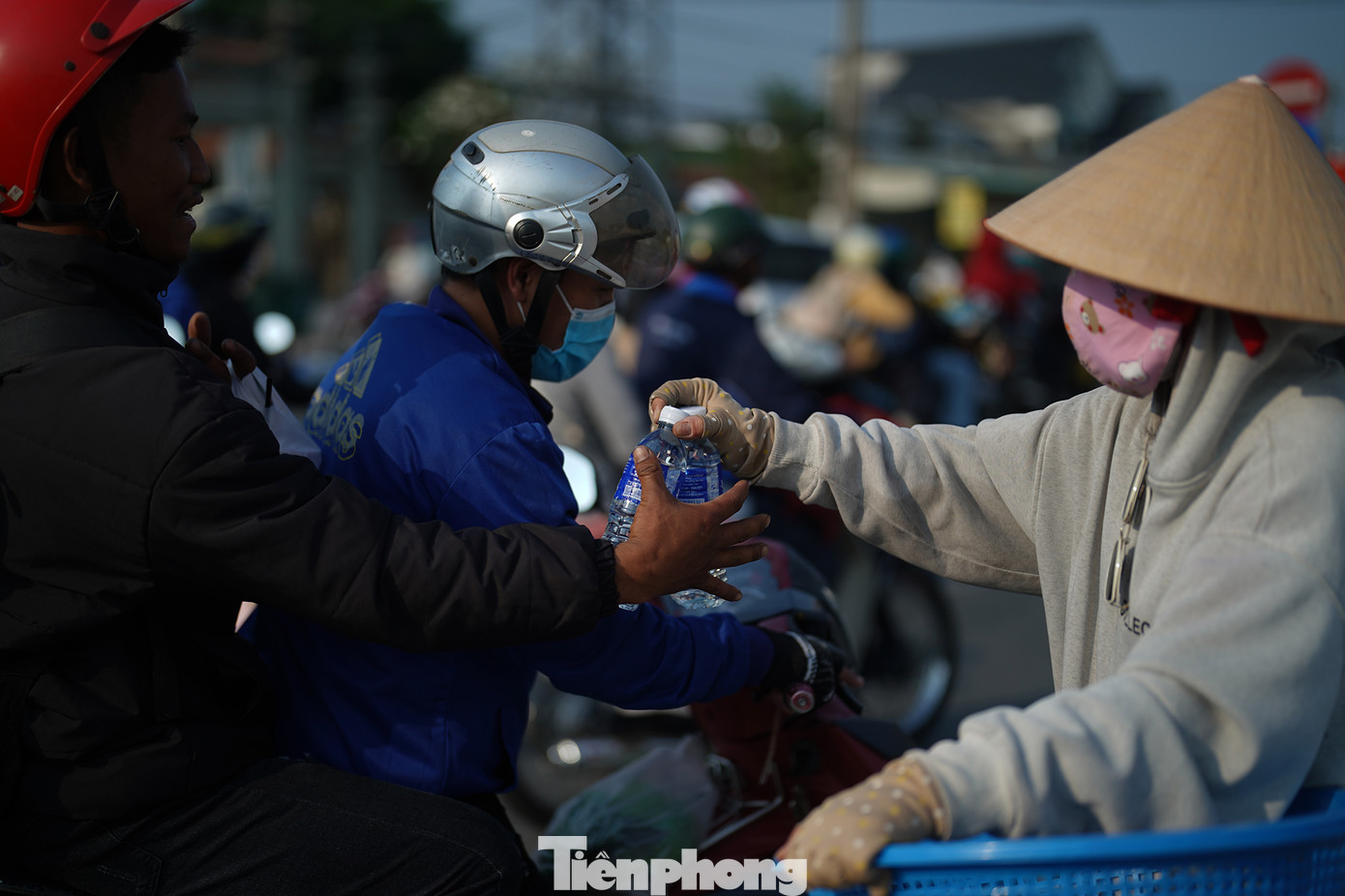Nhóm công tác từ thiện này đã nhận được sự hỗ trợ từ các nhà hảo tâm và địa phương, qua đó lan tỏa tinh thần đoàn kết, giúp đỡ lẫn nhau, tiếp thêm động lực cho những người lao động xa quê.