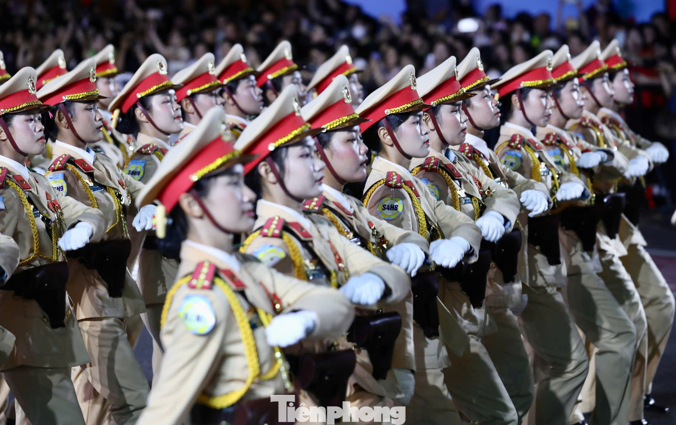 Khối nữ Cảnh sát giao thông.