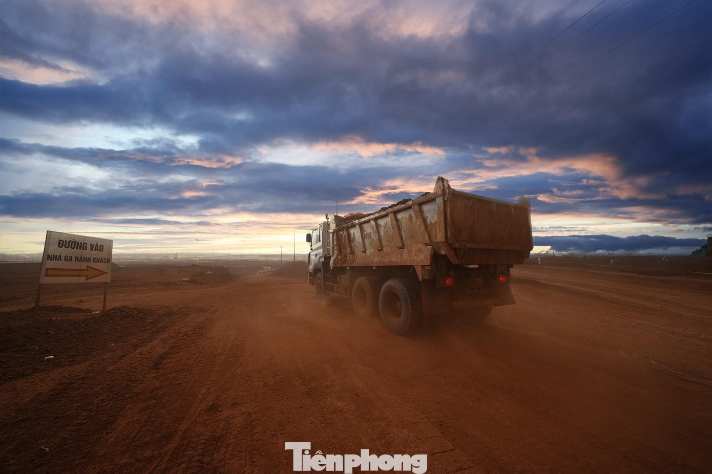 Quy hoạch sân bay Long Thành hoàn toàn có đủ diện tích đất cần thiết cho thời điểm hiện tại và trong tương lai để phát triển thành một trung tâm hàng không hiện đại, phát triển các dịch vụ hàng không, phi hàng không đầy đủ, đa dạng, phong phú, đặc biệt là phát triển mô hình thành phố sân bay. Quy hoạch sân bay Long Thành hoàn toàn có đủ diện tích đất cần thiết cho thời điểm hiện tại và trong tương lai để phát triển thành một trung tâm hàng không hiện đại, phát triển các dịch vụ hàng không, phi hàng không đầy đủ, đa dạng, phong phú, đặc biệt là phát triển mô hình thành phố sân bay.
