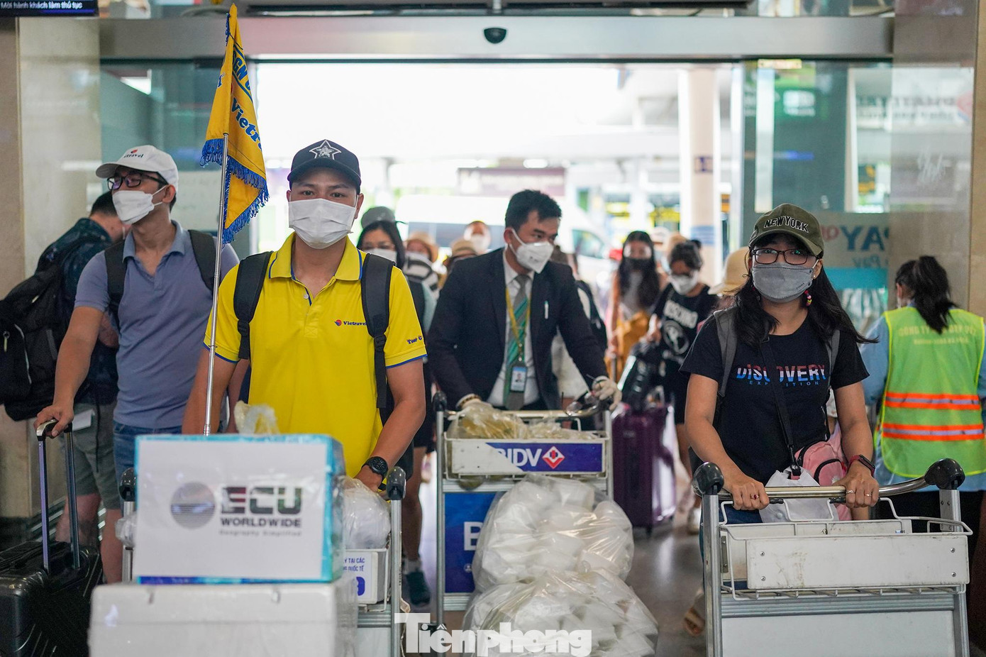 Cũng trong sáng 30/4, ghi nhận có khá nhiều đoàn khách du lịch khởi hành, một tín hiệu vui cho ngành du lịch.