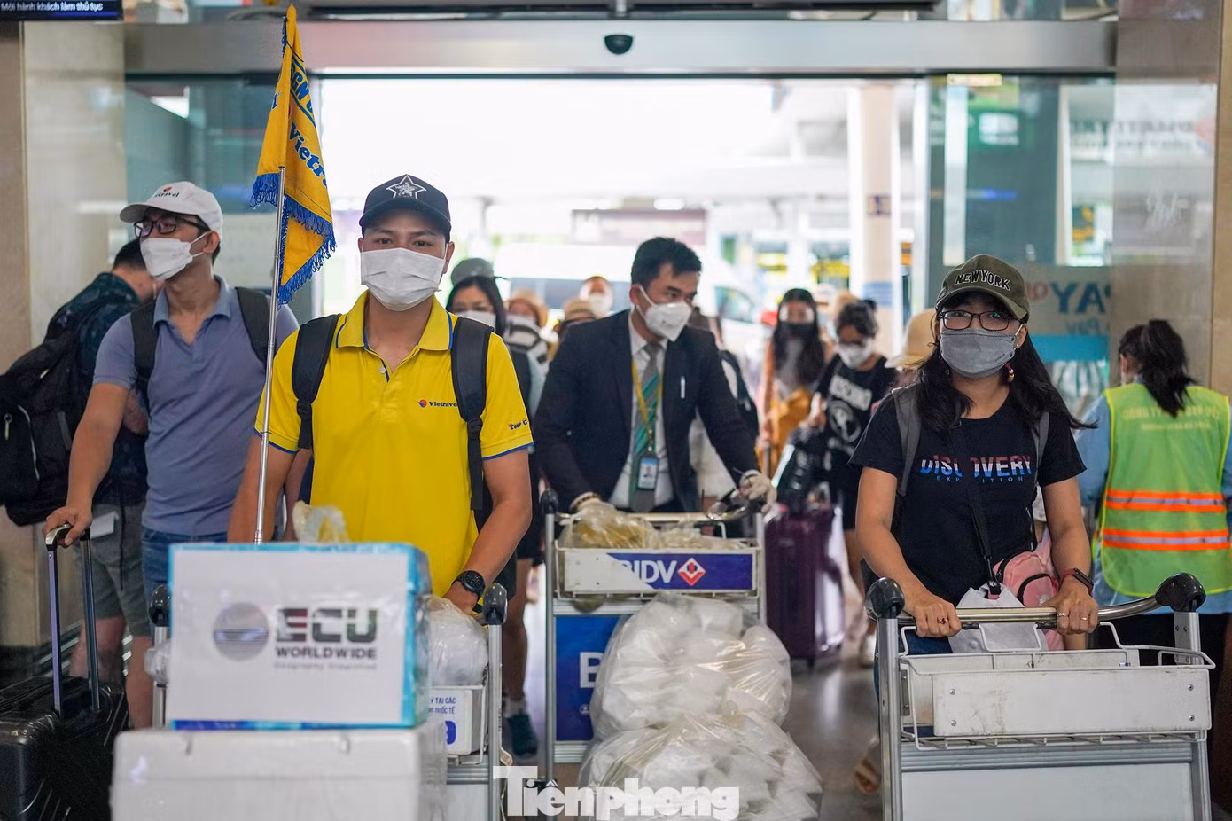 Cũng trong sáng 30/4, ghi nhận có khá nhiều đoàn khách du lịch khởi hành, một tín hiệu vui cho ngành du lịch.