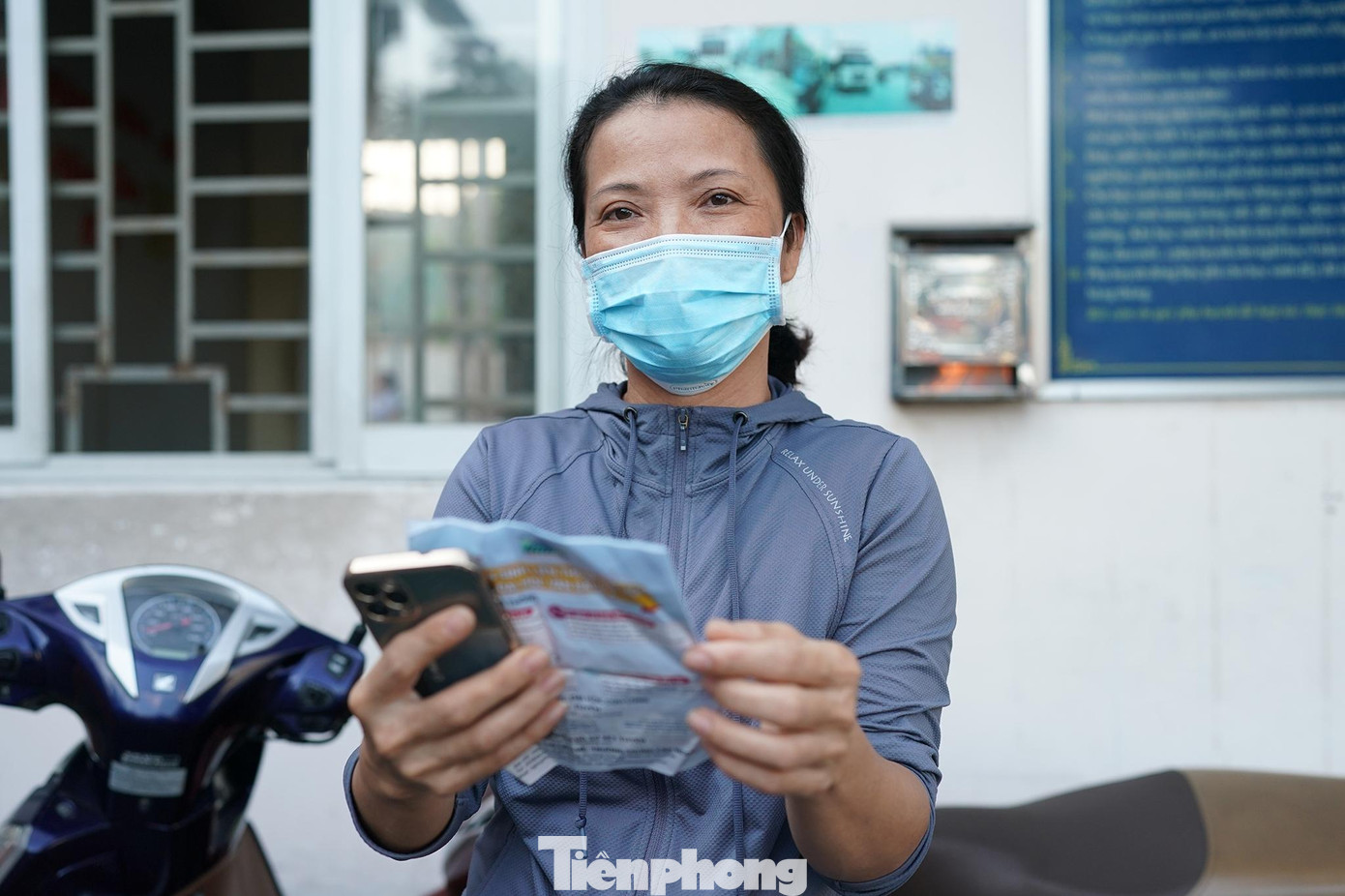"Ngày hôm qua, bé về nói làm được 90% toàn bộ đề thi. Tôi rất vui", chị Phương nói.
