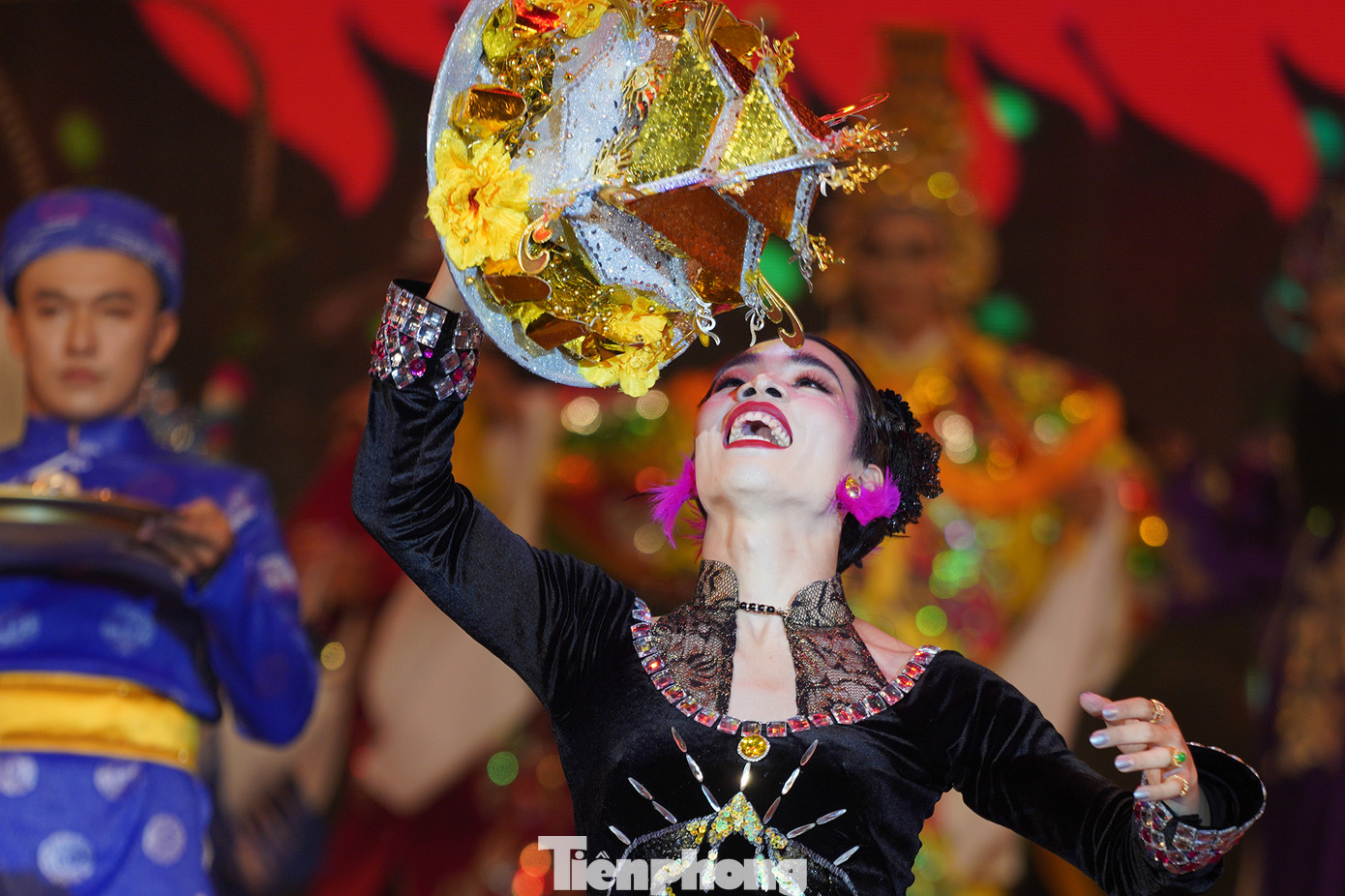 Tiết mục múa mâm thu hút khán giả và nhận nhiều tràng pháo tay nhất. Lễ hội nghinh Ông Cần Giờ được bắt đầu từ năm Quý Sửu 1913 cho đến nay đã 111 năm. Năm nay, kỷ niệm 11 năm ngày Lễ hội Nghinh Ông Cần Giờ được công nhận Di sản văn hóa phi vật thể quốc gia, lễ hội vẫn giữ nguyên vẹn những giá trị và ngày càng được nhân dân hưởng ứng.