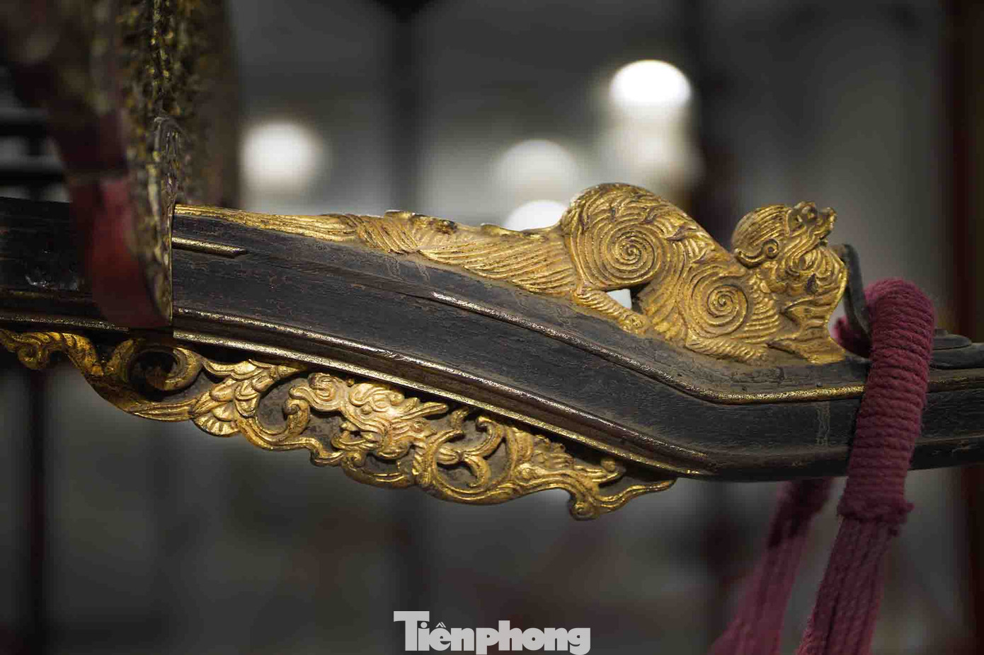 Chi tiết con ly móc võng vẫn óng ánh màu sắc của loại vàng nguyên chất.