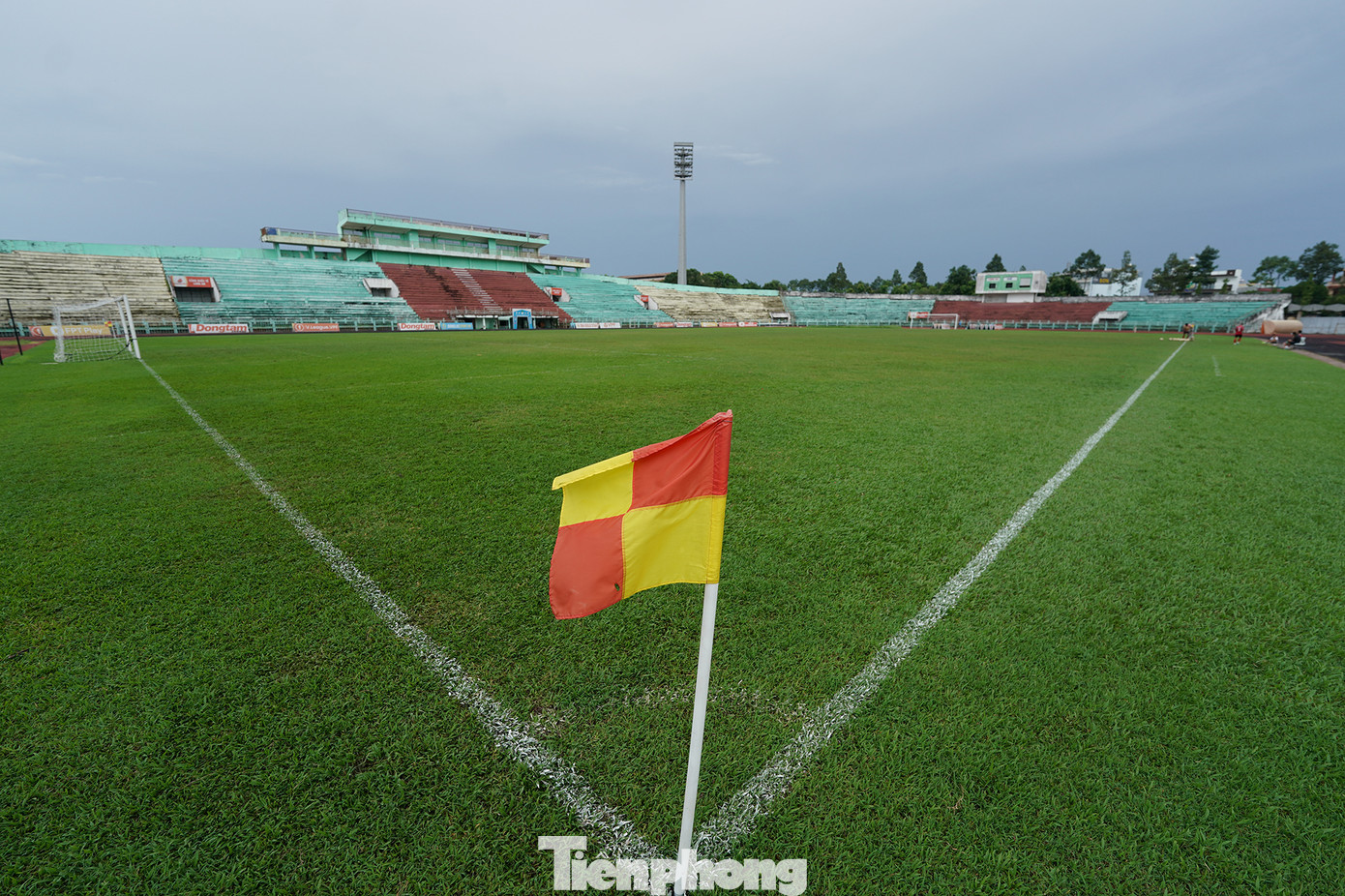 Sân vận động tỉnh Long An sẽ được cải tạo mặt sân cỏ, khu chức năng, khu nghỉ của vận động viên,… với kinh phí hơn 900 triệu đồng. Sân vận động tỉnh Long An sẽ được cải tạo mặt sân cỏ, khu chức năng, khu nghỉ của vận động viên,… với kinh phí hơn 900 triệu đồng.