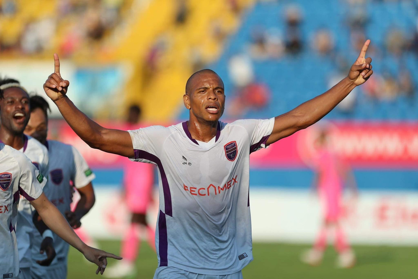 Tiền đạo Eydison mở tỷ số trận đấu. Tiền đạo Eydison mở tỷ số trận đấu.