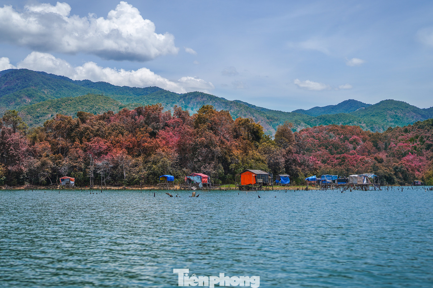 Lãng mạn hồ Đa Mi mùa khô hạn. Lãng mạn hồ Đa Mi mùa khô hạn.