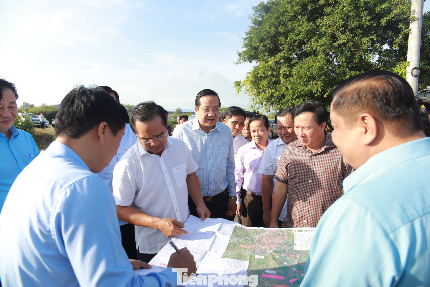 Lãnh đạo tỉnh Long An cho rằng nhiệm vụ vai trò điều phối cho một dự án lớn như Vành đai 4 TPHCM là quá sức của tỉnh. Lãnh đạo tỉnh Long An cho rằng nhiệm vụ vai trò điều phối cho một dự án lớn như Vành đai 4 TPHCM là quá sức của tỉnh.