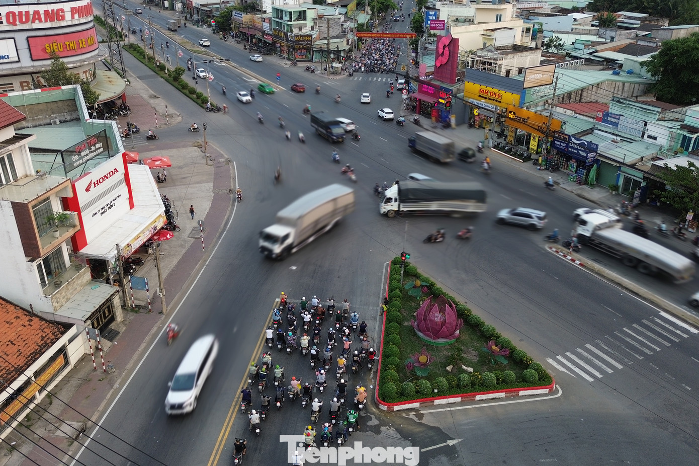 UBND huyện Bến Lức đã đề xuất UBND tỉnh Long An, Ban ATGT tỉnh kiến nghị Bộ Giao thông Vận tải, Ban ATGT Quốc gia xem xét, sớm triển khai đầu tư xây dựng cầu vượt trên tuyến Quốc lộ 1 qua nút giao, góp phần xóa “điểm đen” tai nạn này.