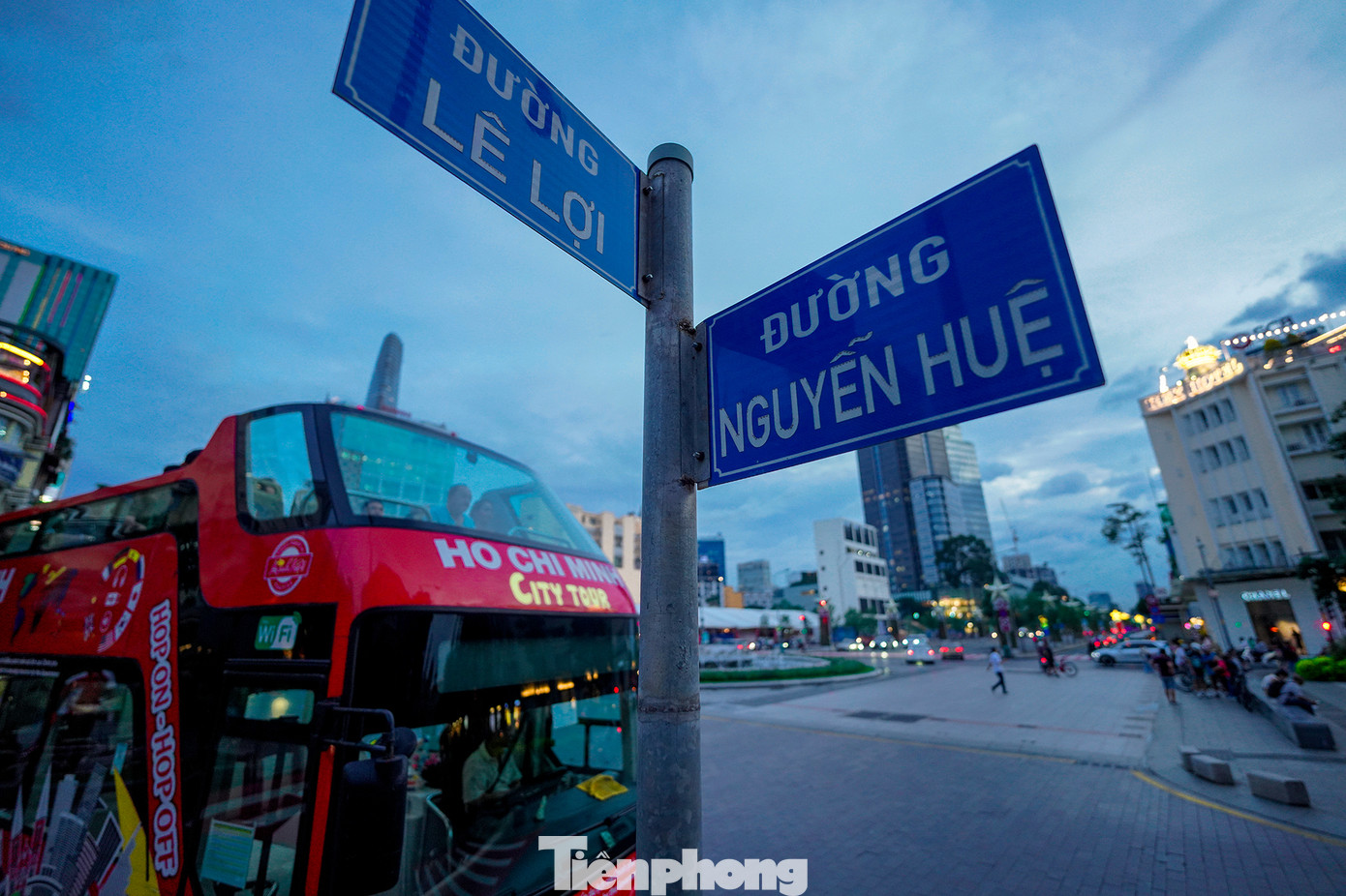 Nút giao Nguyễn Huệ - Lê Lợi là nút giao biểu tượng của TPHCM vì nằm trên hai tuyến đường thuộc dạng đắt đỏ nhất thành phố.