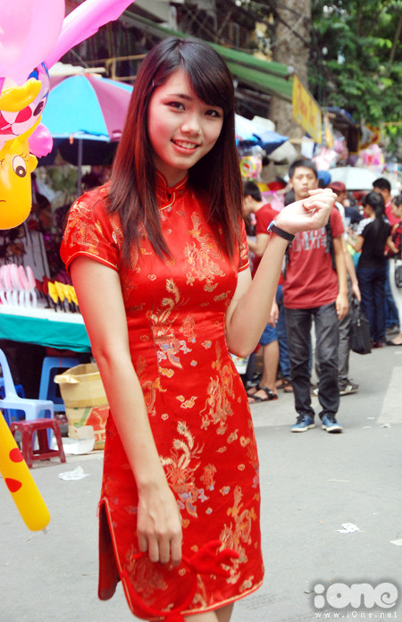 Sự xuất hiện của các thiếu nữ xinh tươi thu hút nhiều ánh nhìn và ống kính máy ảnh