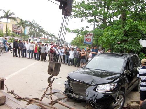 Chiếc ô tô gây tai nạn
