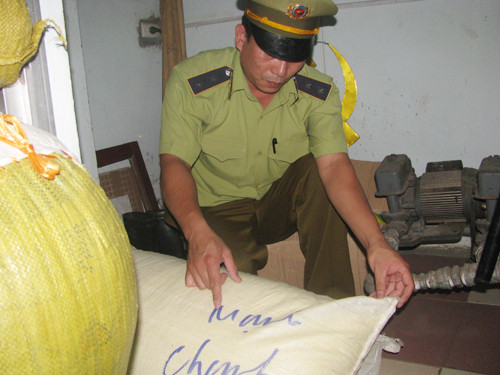 Lưu huỳnh không có xuất xứ sử dụng chế biến, bảo quản măng bị thu giữ tại Thanh Hóa. Ảnh: Hoàng Lam