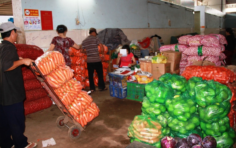 Nhập hàng vào chợ đầu mối