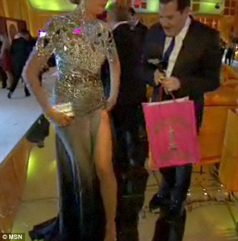 Heidi Klum chuẩn bị cởi quần chip để...quyên góp!