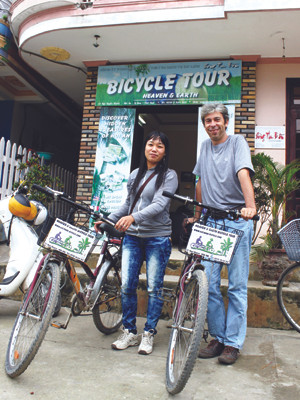 Vợ chồng chị Thu và công ty du lịch xe đạp