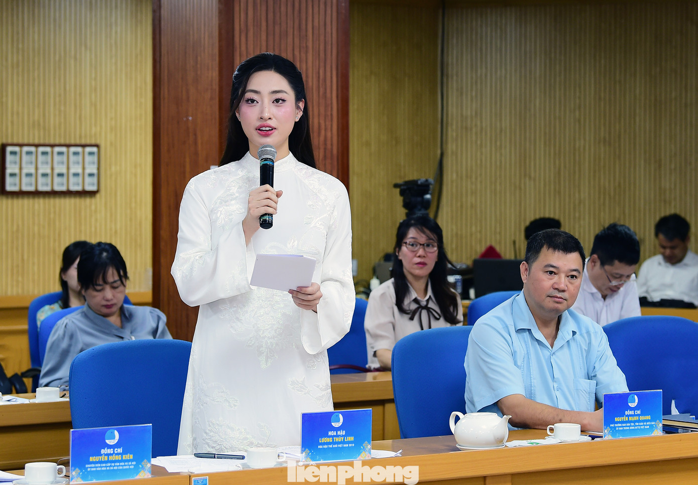 Hoa hậu Lương Thùy Linh phát biểu ý kiến tại hội nghị. Ảnh: Xuân Tùng Hoa hậu Lương Thùy Linh phát biểu ý kiến tại hội nghị. Ảnh: Xuân Tùng