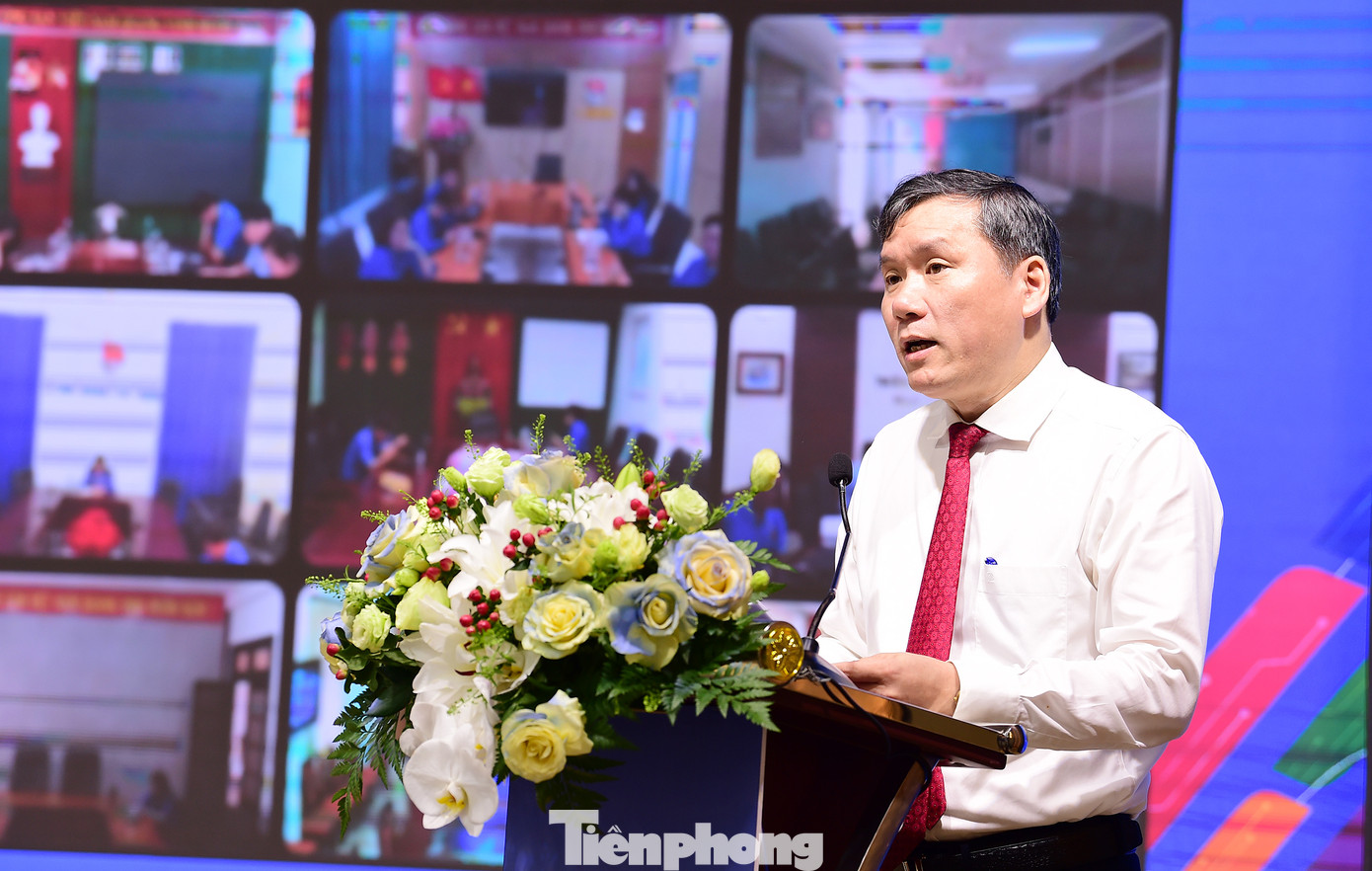 GS.TS Lê Văn Lợi - Phó Giám đốc Học viện Chính trị Quốc gia Hồ Chí Minh phát biểu đề dẫn hội thảo. Ảnh: Xuân Tùng