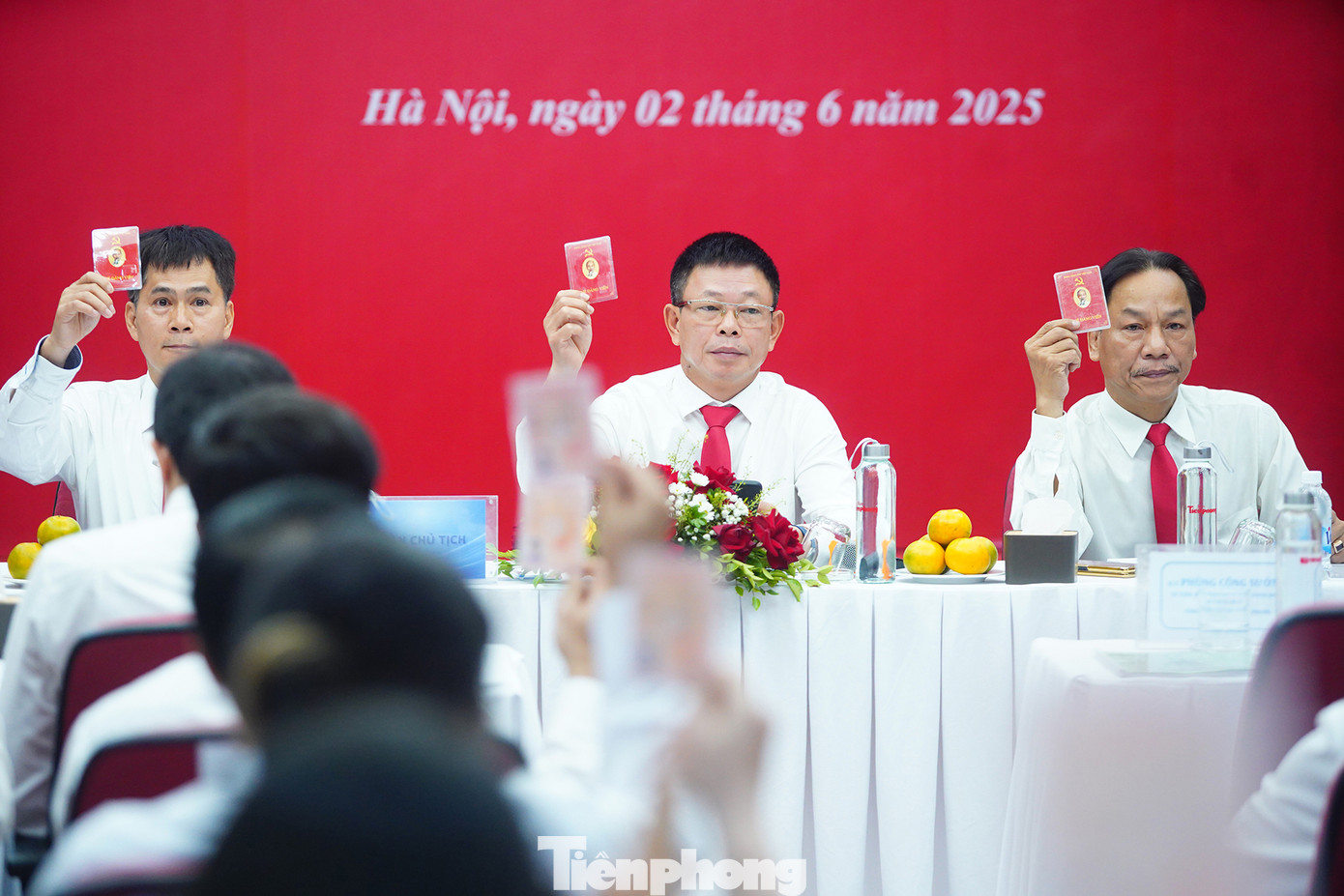 Các đại biểu biểu quyết tại đại hội. Ảnh: Duy Phạm. Các đại biểu biểu quyết tại đại hội. Ảnh: Duy Phạm.