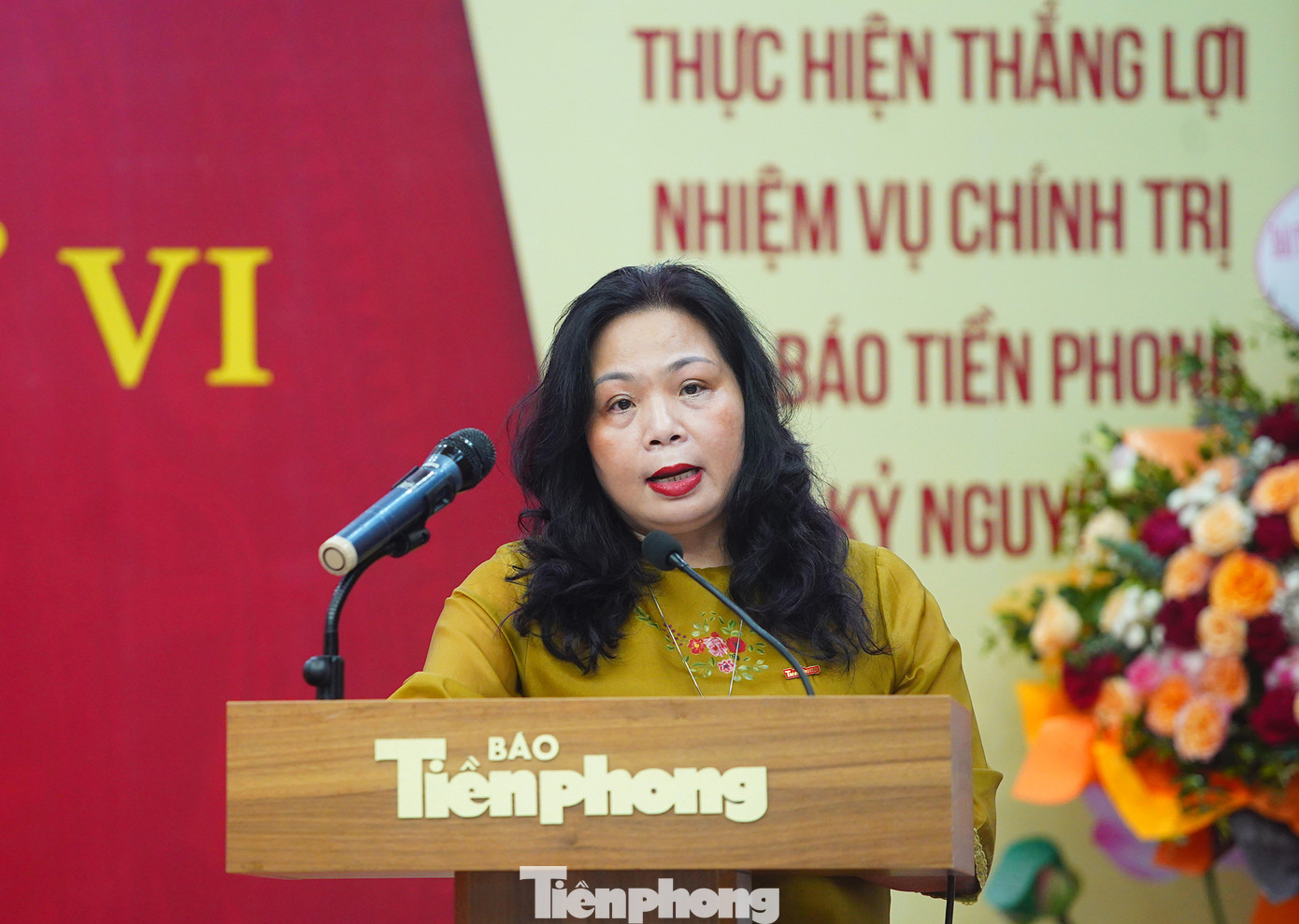 Phó Tổng Biên tập báo Tiền Phong Lê Minh Toản (ảnh trên) trình bày báo cáo chính trị tóm tắt tại đại hội. Đại hội cũng nghe tham luận của lãnh đạo các chi bộ trực thuộc Đảng ủy báo Tiền Phong. Ảnh: Duy Phạm. Phó Tổng Biên tập báo Tiền Phong Lê Minh Toản (ảnh trên) trình bày báo cáo chính trị tóm tắt tại đại hội. Đại hội cũng nghe tham luận của lãnh đạo các chi bộ trực thuộc Đảng ủy báo Tiền Phong. Ảnh: Duy Phạm.