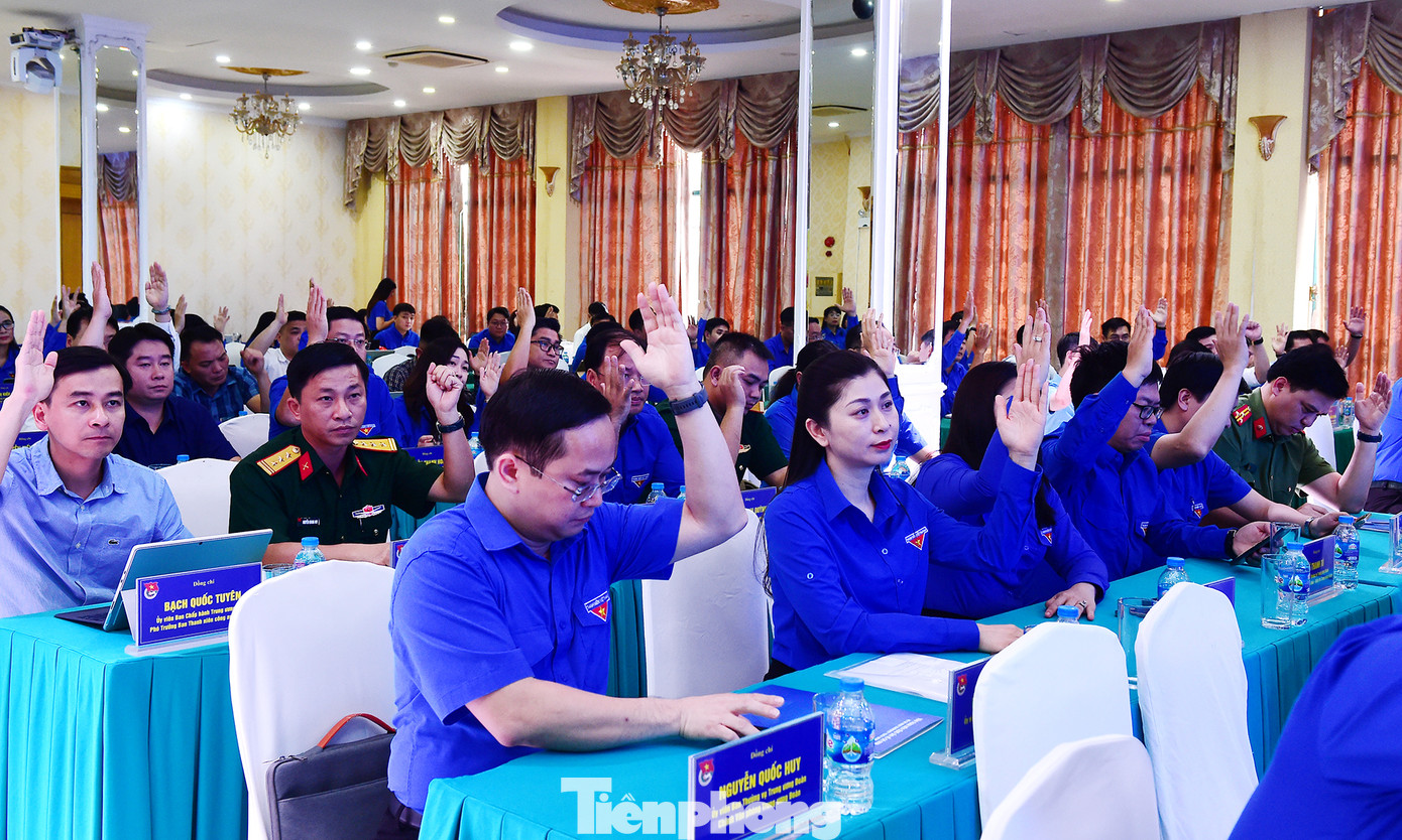 Các đại biểu biểu quyết nội dung chương trình hội nghị. Ảnh: Xuân Tùng Các đại biểu biểu quyết nội dung chương trình hội nghị. Ảnh: Xuân Tùng