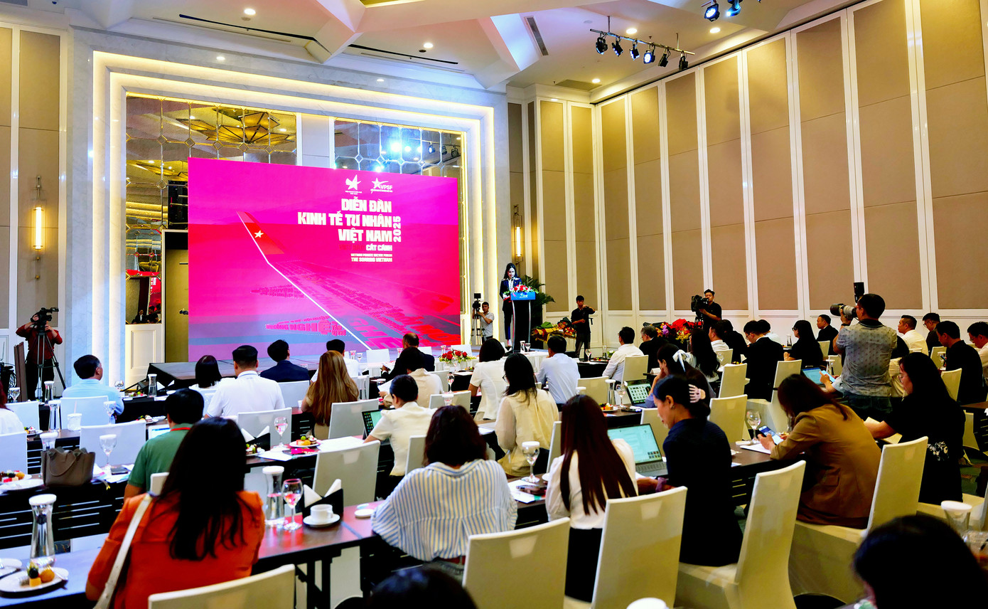 Quang cảnh họp báo Diễn đàn Kinh tế tư nhân Việt Nam 2025. Ảnh: X.T