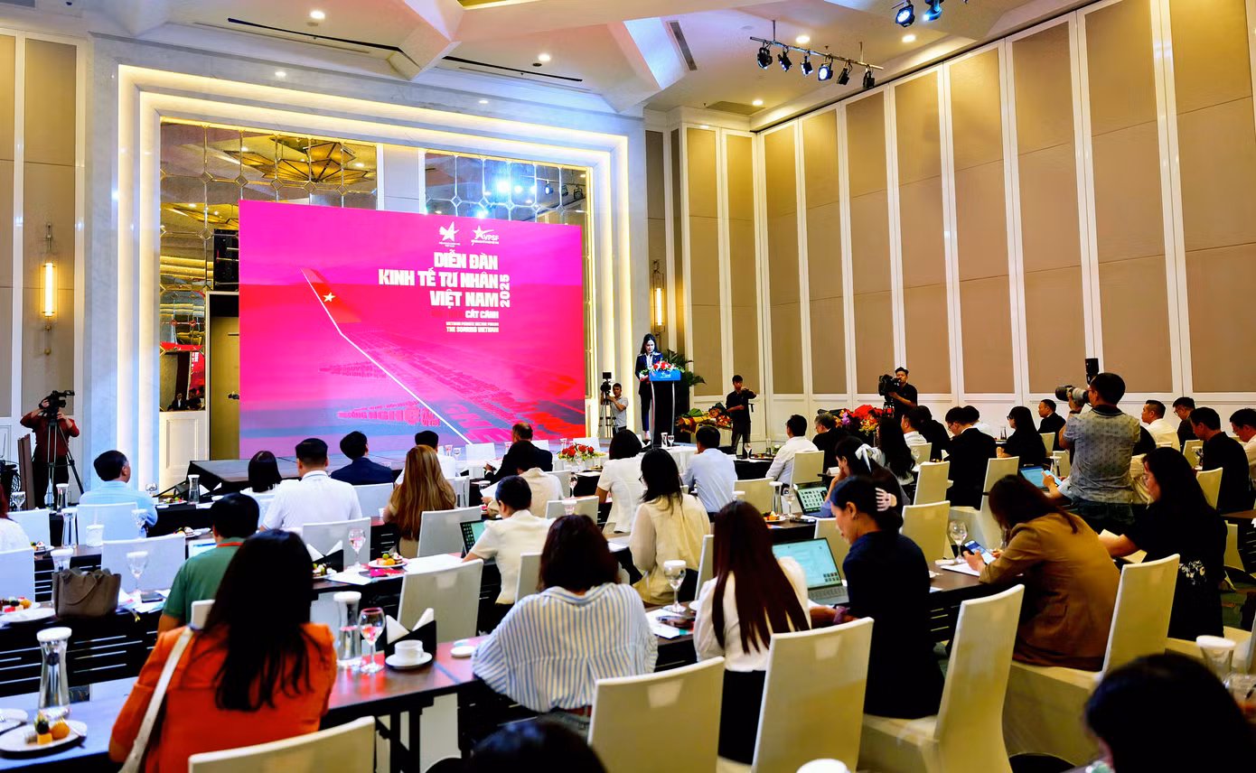 Quang cảnh họp báo Diễn đàn Kinh tế tư nhân Việt Nam 2025. Ảnh: X.T