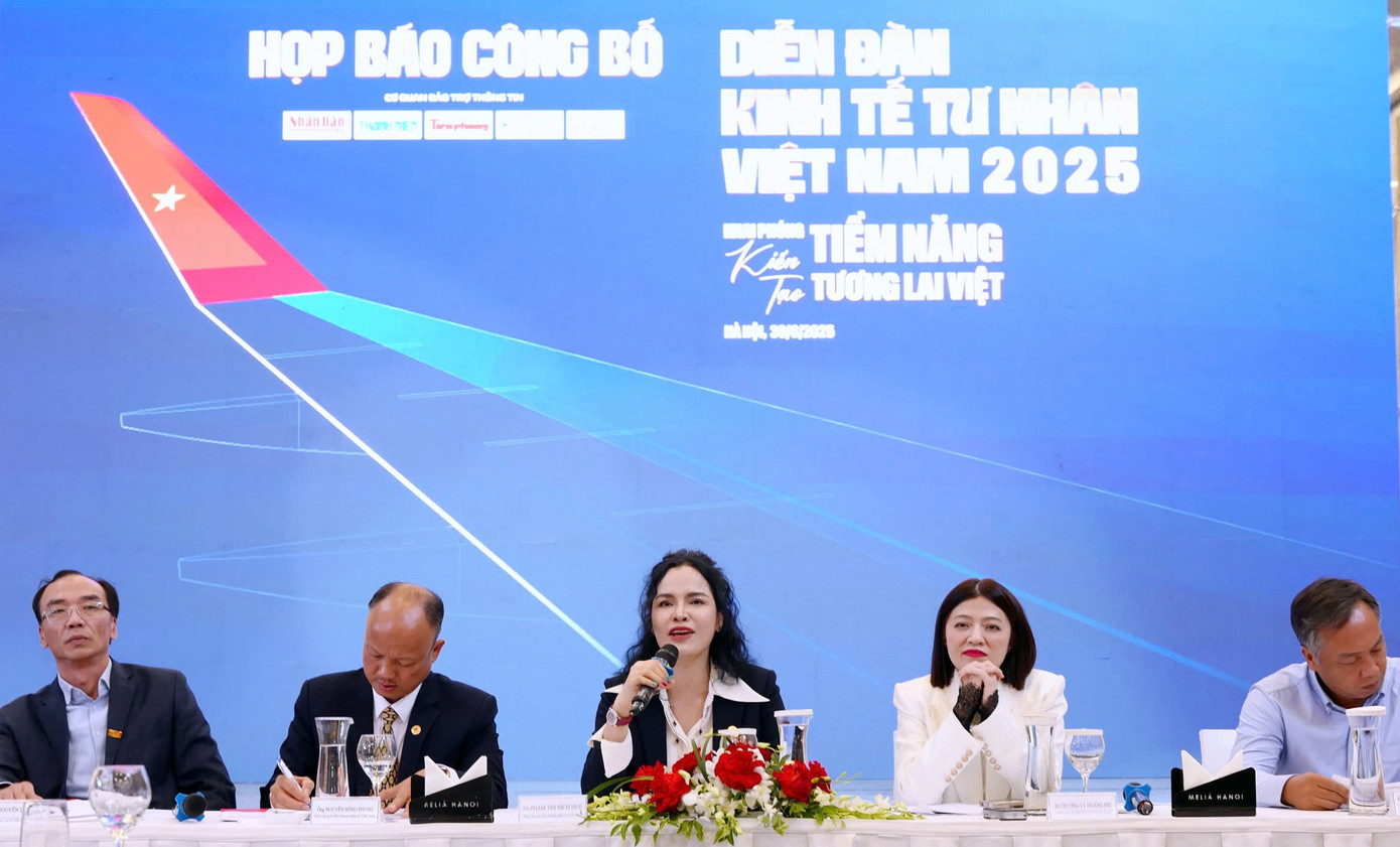 Ban Tổ chức Diễn đàn trao đổi với cơ quan báo chí tại chương trình. Ảnh: X.T