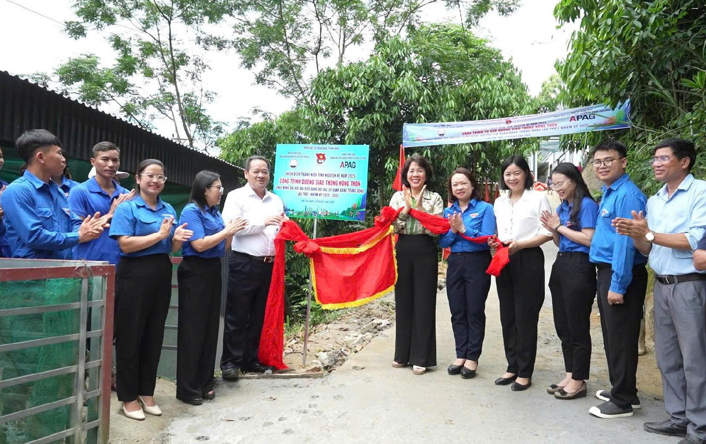 Khánh thành công trình đường giao thông nông thôn mới. Ảnh: BTC Khánh thành công trình đường giao thông nông thôn mới. Ảnh: BTC