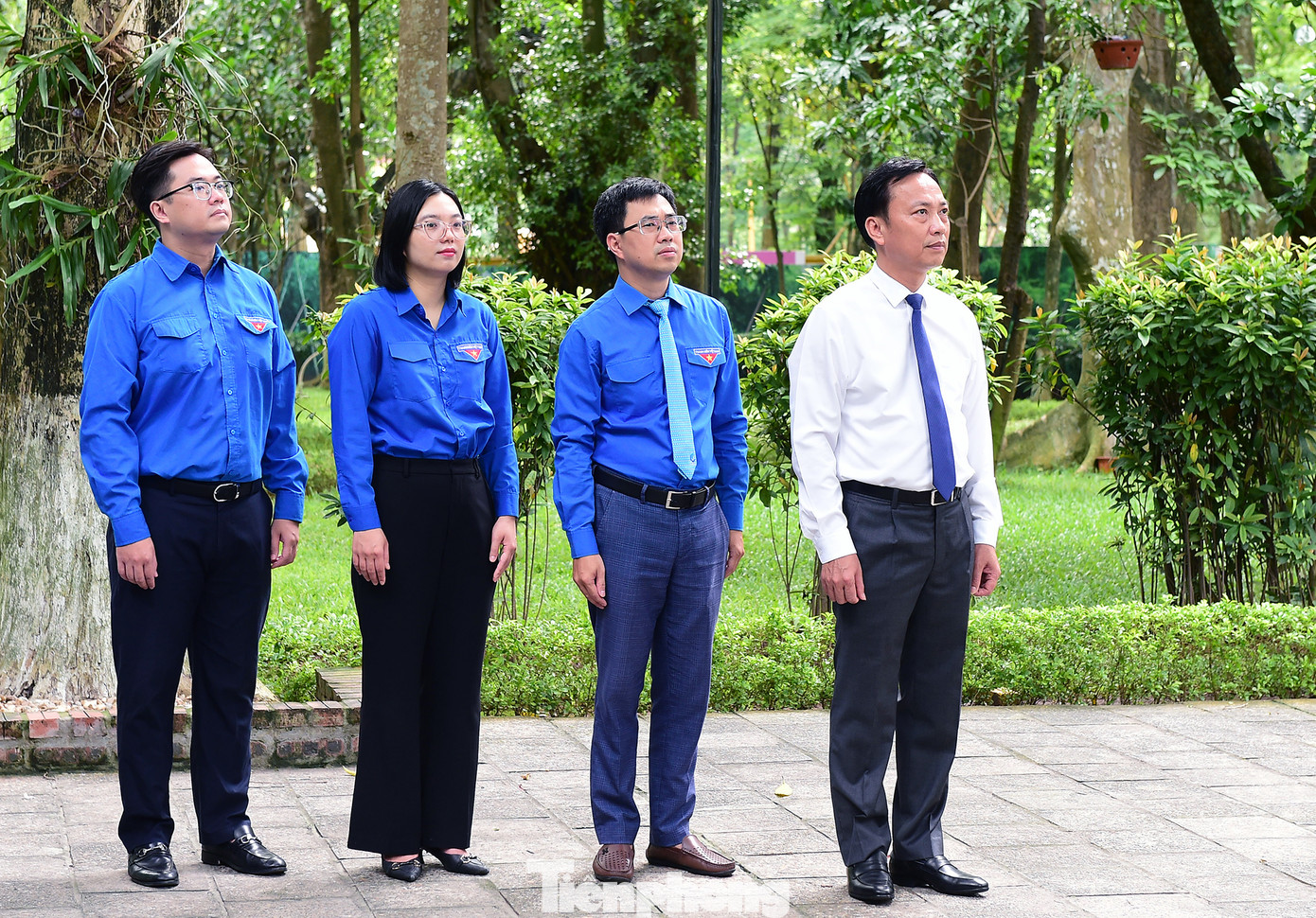 Dự lễ báo công có Phó Bí thư Đảng ủy Chính phủ Lại Xuân Lâm; Bí thư Đoàn Thanh niên Chính phủ Bùi Hoàng Tùng.