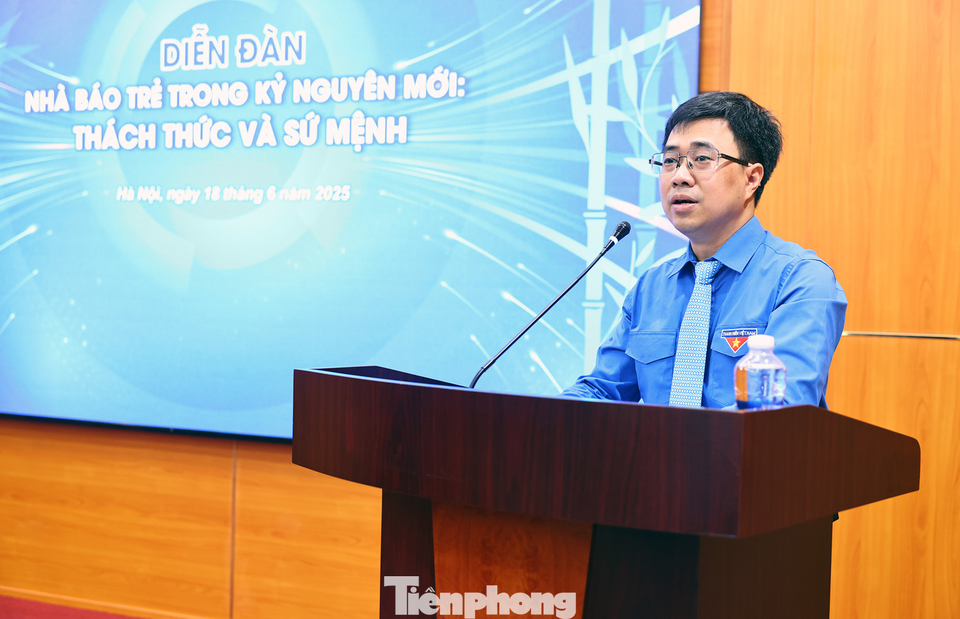 Anh Bùi Hoàng Tùng – Bí thư Đoàn Thanh niên Chính phủ phát biểu tại diễn đàn. Ảnh: Đức Minh