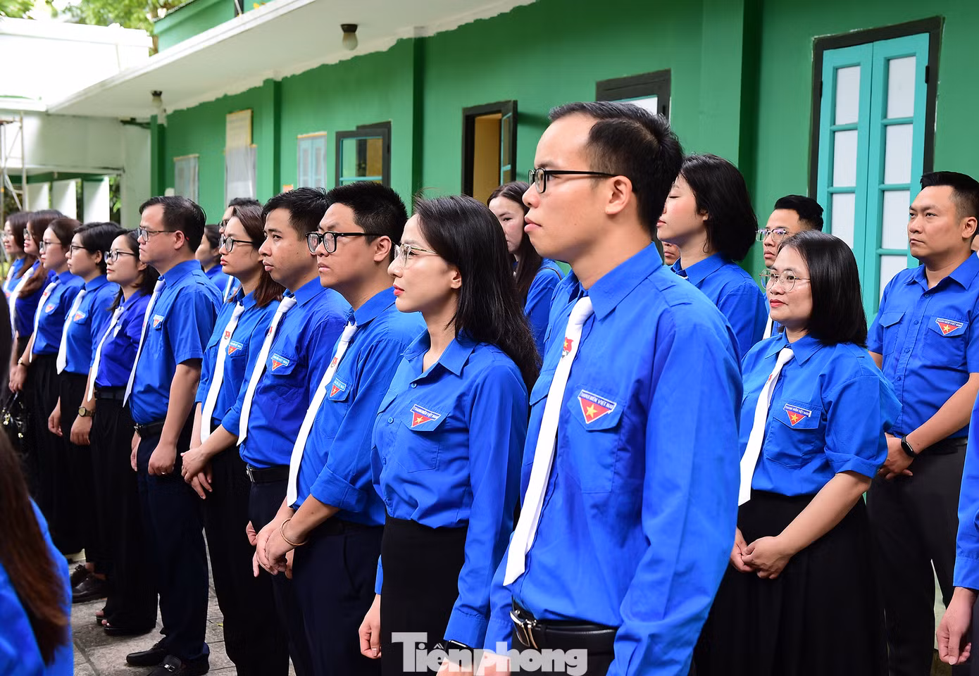 Biên tập viên Phạm Thị Điệp Anh (Ban Thời sự, Đài Truyền hình Việt Nam) đại diện các nhà báo trẻ tiêu biểu phát biểu tại lễ báo công dâng Bác. Ảnh: Xuân Tùng