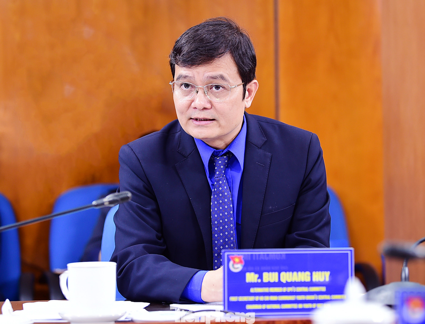 Bí thư thứ nhất T.Ư Đoàn Bùi Quang Huy trao đổi tại buổi tiếp. Ảnh: Xuân Tùng