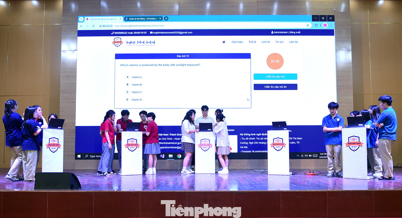 Các đội thi khối đại học, cao đẳng tranh tài ở phần thi đồng đội trong vòng chung kết. Ảnh: Xuân Tùng Các đội thi khối đại học, cao đẳng tranh tài ở phần thi đồng đội trong vòng chung kết. Ảnh: Xuân Tùng