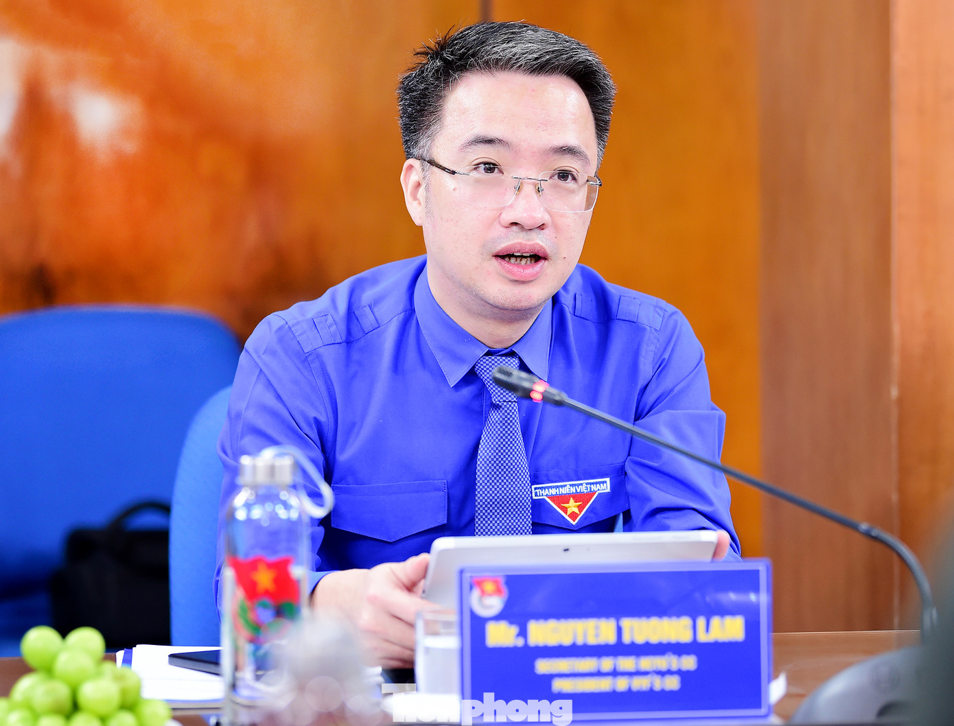 Bí thư T.Ư Đoàn Nguyễn Tường Lâm trao đổi tại buổi tiếp. Ảnh: Xuân Tùng