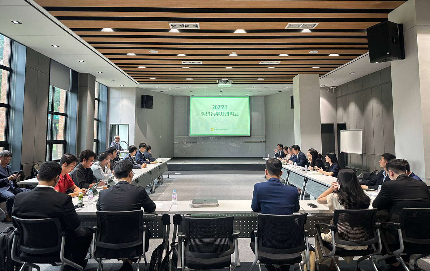 Hội thảo giao lưu thanh niên nông thôn Việt Nam - Hàn Quốc. Ảnh: BTC Hội thảo giao lưu thanh niên nông thôn Việt Nam - Hàn Quốc. Ảnh: BTC