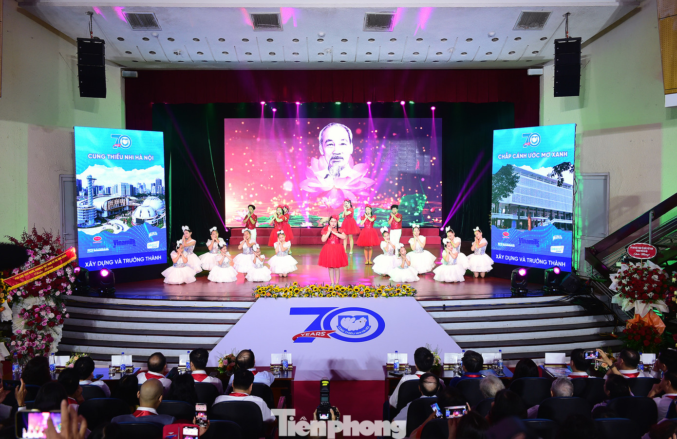 Chương trình văn nghệ tại lễ kỷ niệm 70 năm Ngày thành lập Cung Thiếu nhi Hà Nội. Ảnh: Xuân Tùng Chương trình văn nghệ tại lễ kỷ niệm 70 năm Ngày thành lập Cung Thiếu nhi Hà Nội. Ảnh: Xuân Tùng