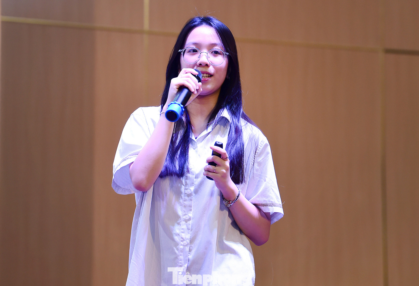 Thí sinh Đàm Phương Linh đoạt giải Nhì cuộc thi. Ảnh: Xuân Tùng Thí sinh Đàm Phương Linh đoạt giải Nhì cuộc thi. Ảnh: Xuân Tùng