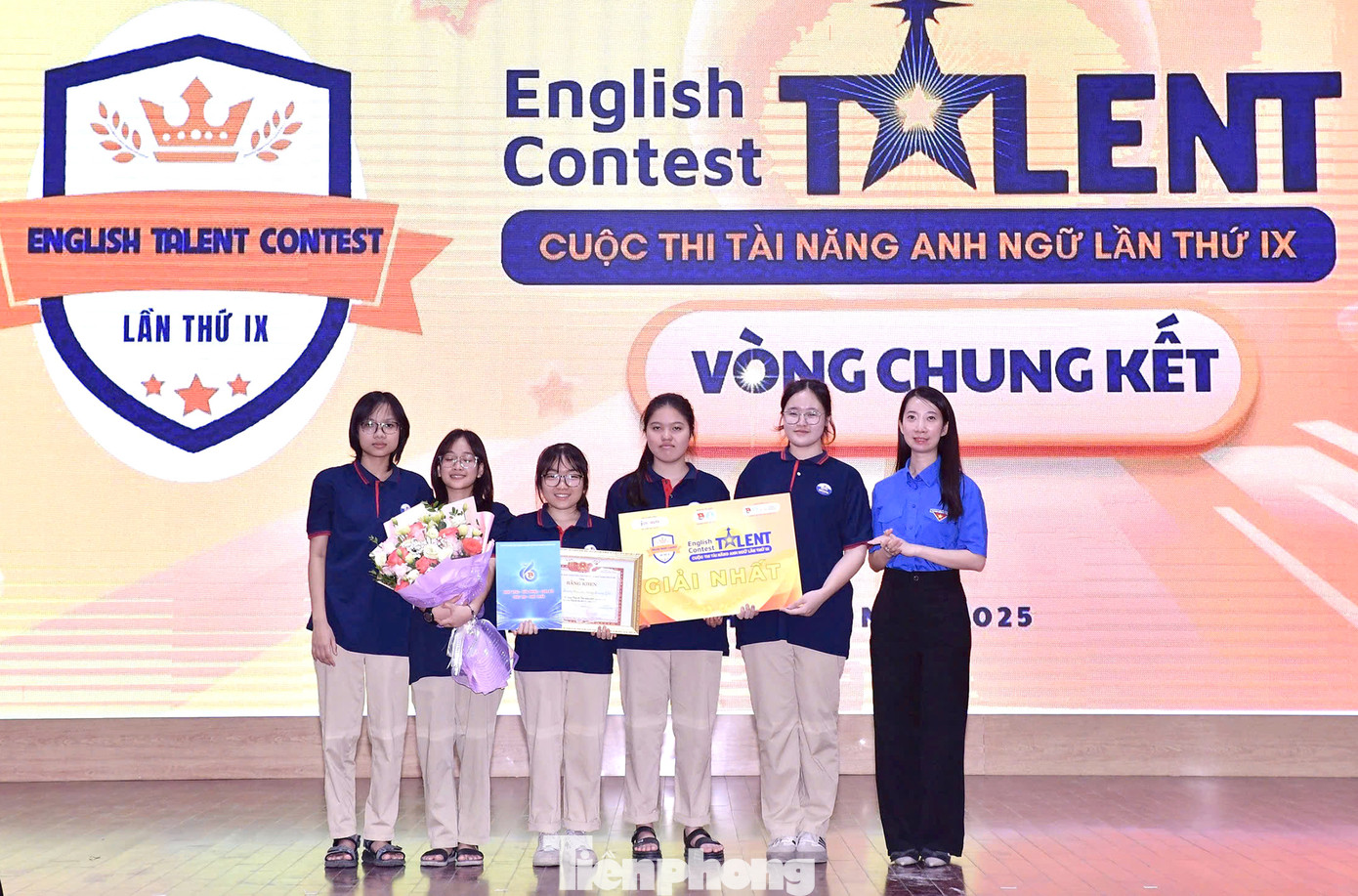 Các cá nhân, đội thi đoạt giải Nhất cuộc thi. Ảnh: P.Linh Các cá nhân, đội thi đoạt giải Nhất cuộc thi. Ảnh: P.Linh