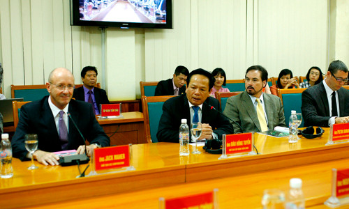 Ông Jack Maher, Chủ tịch Tập đoàn ISC Corporation và ông Đào Hồng Tuyển, Chủ tịch Tập đoàn Tuần Châu, đánh giá cao tiềm năng, lợi thế của Khu kinh tế Vân Đồn