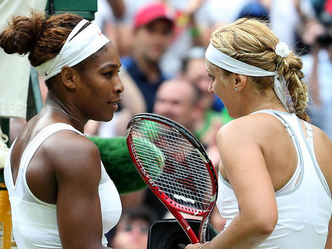 Serena chúc mừng đối thủ sau trận