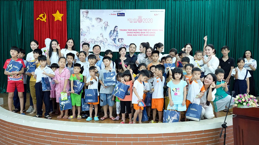 Ban tổ chức Hoa hậu Việt Nam thăm, tặng quà Trung tâm bảo trợ trẻ em Vũng Tàu ảnh 4